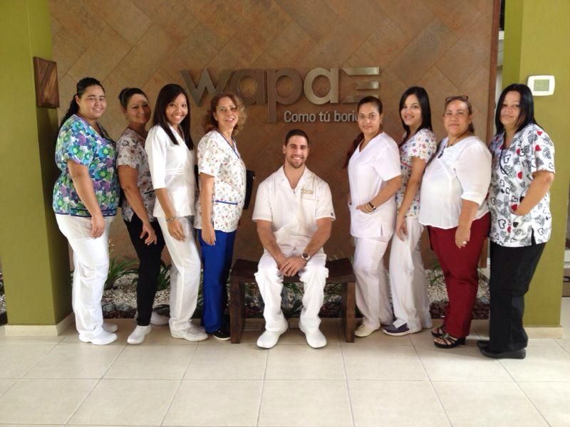 Parte del equipo de cuidadoras de Cuidado Ebenezer, en uniforme